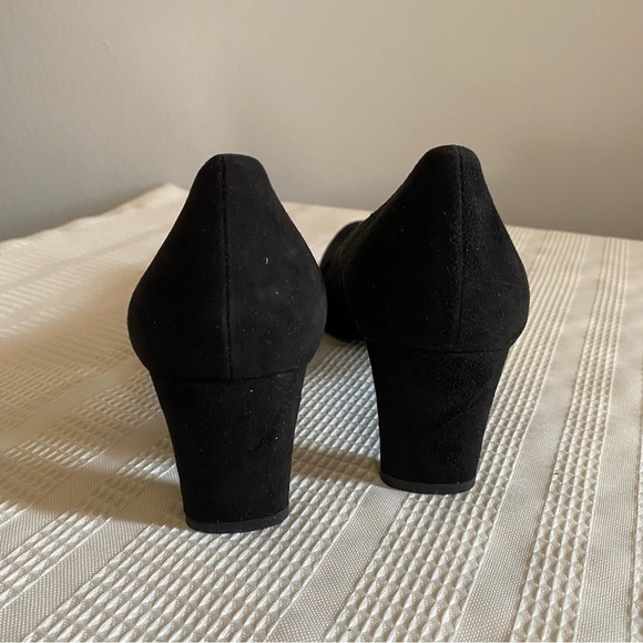 Stuart Weitzman Chipmunk Suede Pumps - Picture 5 of 8
